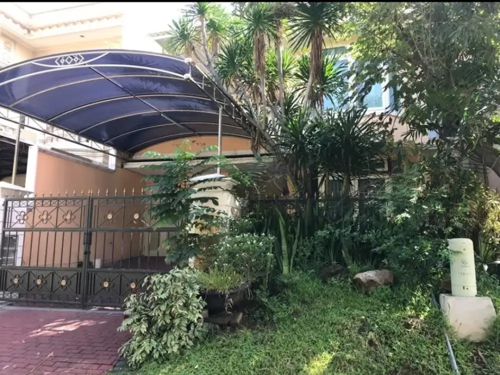 Jual Murah Rumah Semi Furnished Hitung Tanah di Graha Family Surabaya Barat
