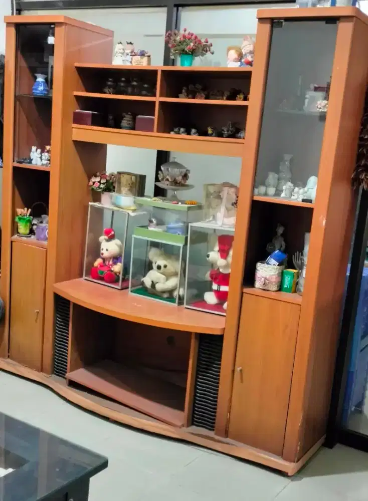 Bufet buat tv dan pajangan
