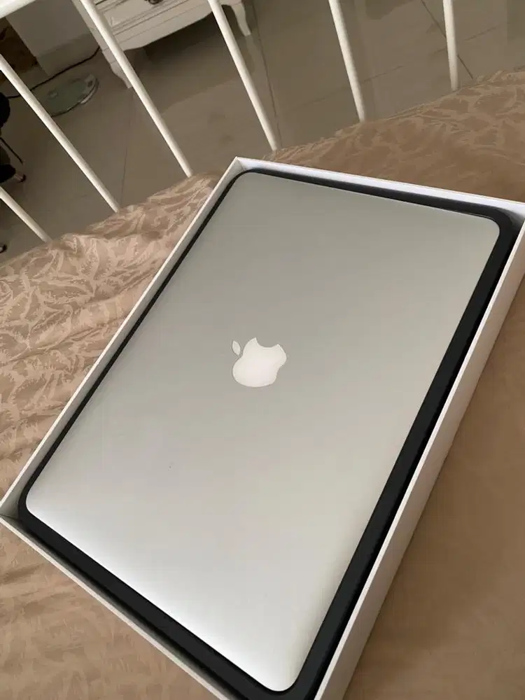 MacBook Air 13-inch (2017) | Core i5 | 8GB RAM | 128GB SSD