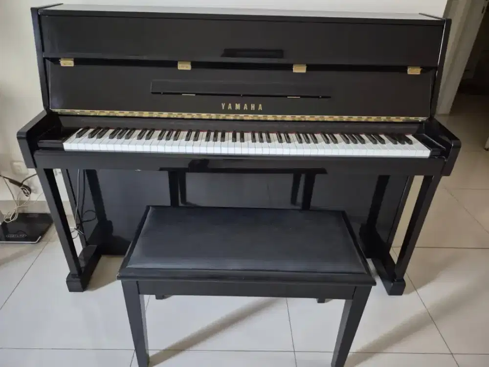 Piano Yamaha M110 T