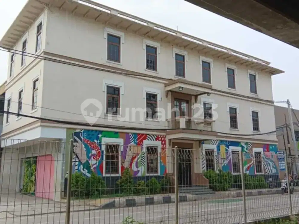 Disewakan Gedung Kantor Mewah Furnished Lokasi Strategis di Jatinegara