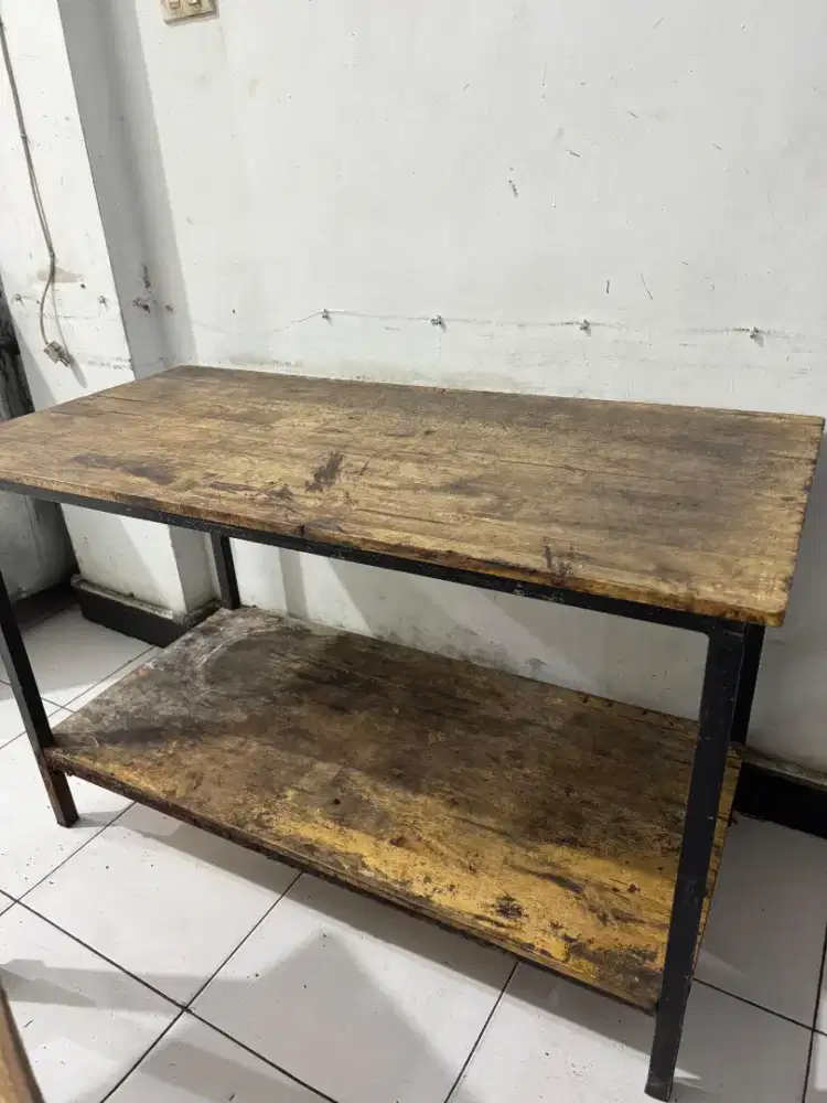 Meja untuk jualan