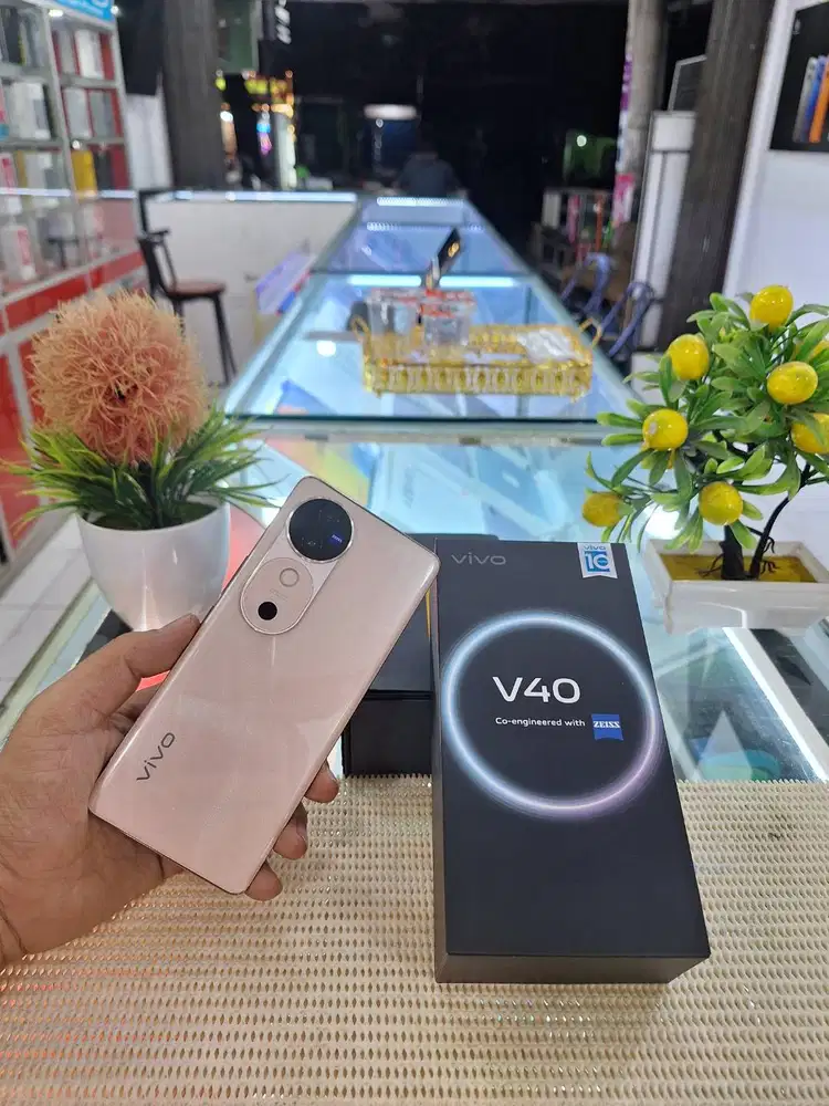Vivo V40 5G Ram 12+12Gb/ 256Gb Fullset Mulus Like New Original 100%