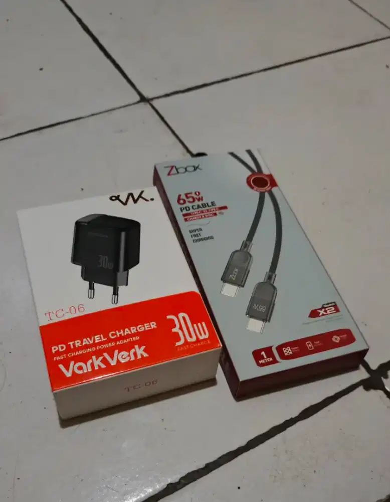 Charger 30watt super fastcharge.