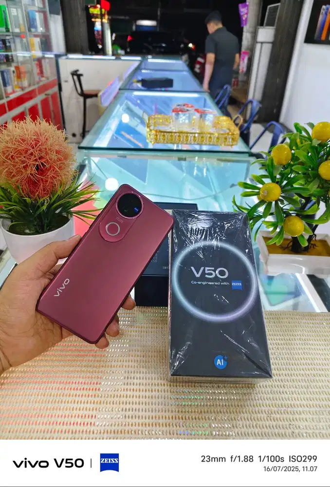 Vivo V50 5G Ram 12+12Gb/ 256Gb Fullset Mulus Original 100% Like New