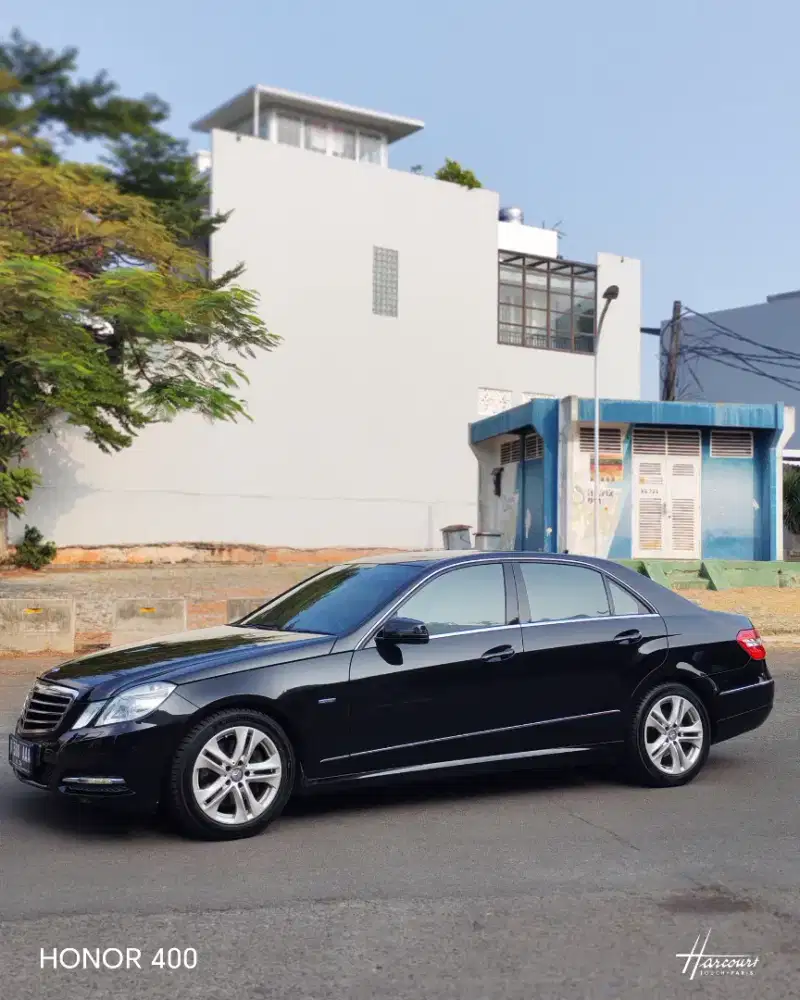 Mercedes benz E250 Avantgarde 2011 jok merah ( Rare)