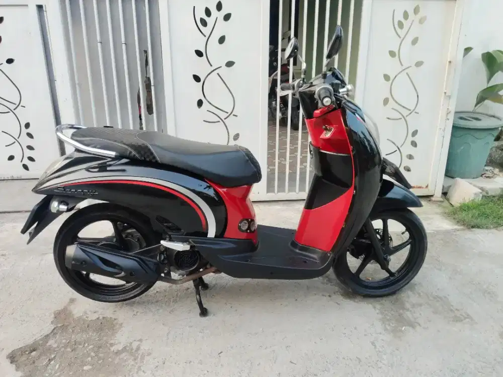 Honda Scoopy tahun 2012 mesin cvt halus siap pakai di Tangerang