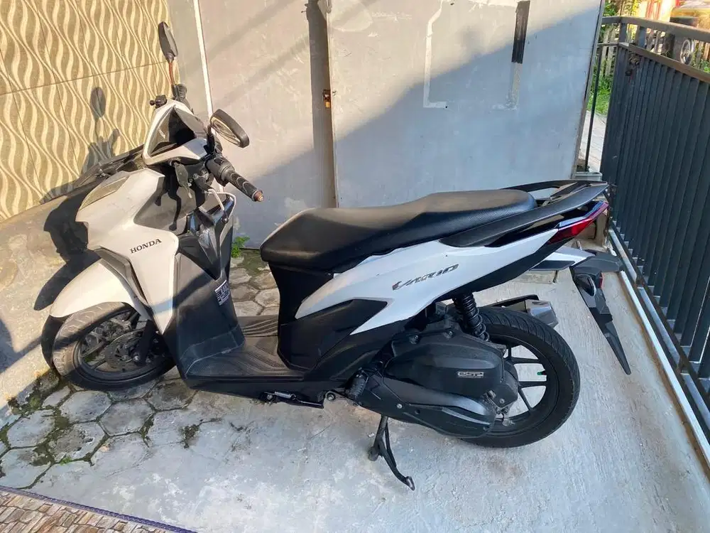 Vario 125cc (all white)