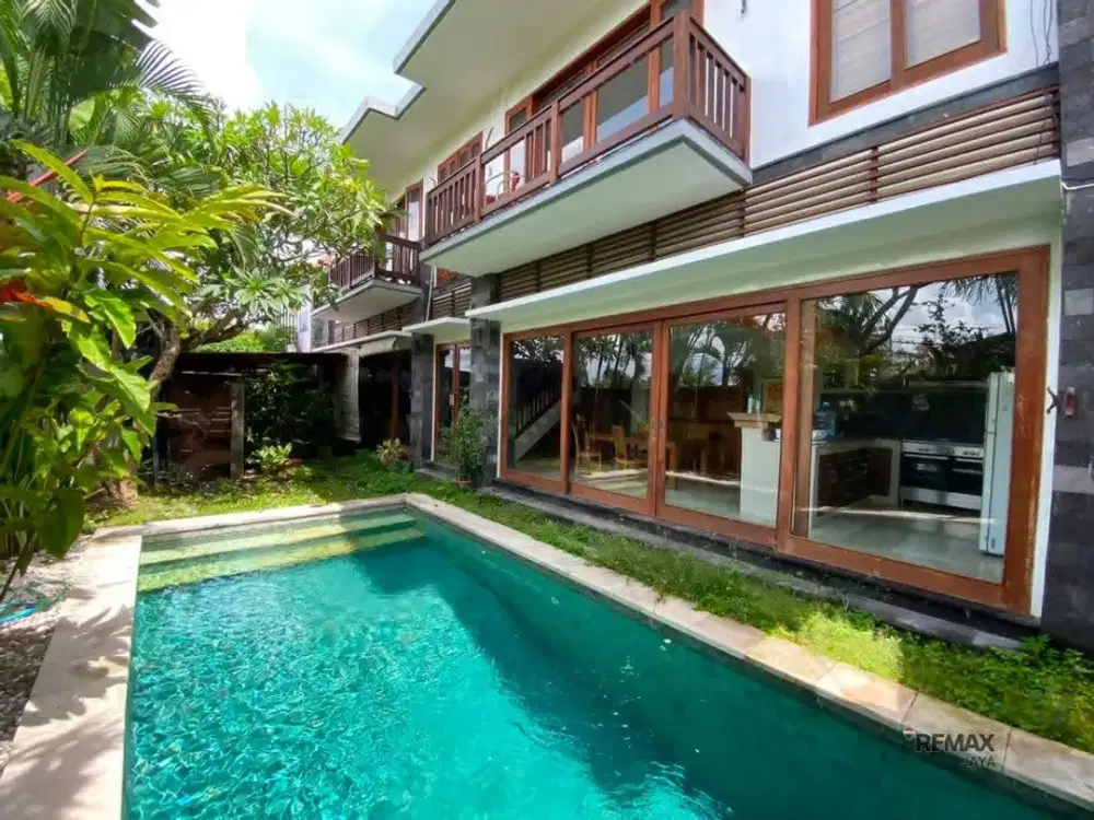 Villa 2 Kamar Tidur dengan Kolam Renang Pribadi Dijual di Seminyak