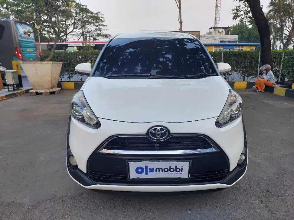 LOW DP Toyota Sienta 1.5 V Bensin-MT 2017 BON