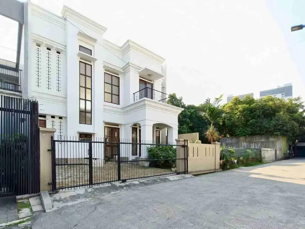 Dijual rumah siap huni lokasi strategis di Lebak Bulus