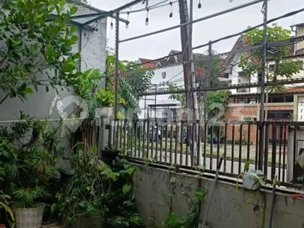 Teras Rumah Jalan Ramai 2 Jalur