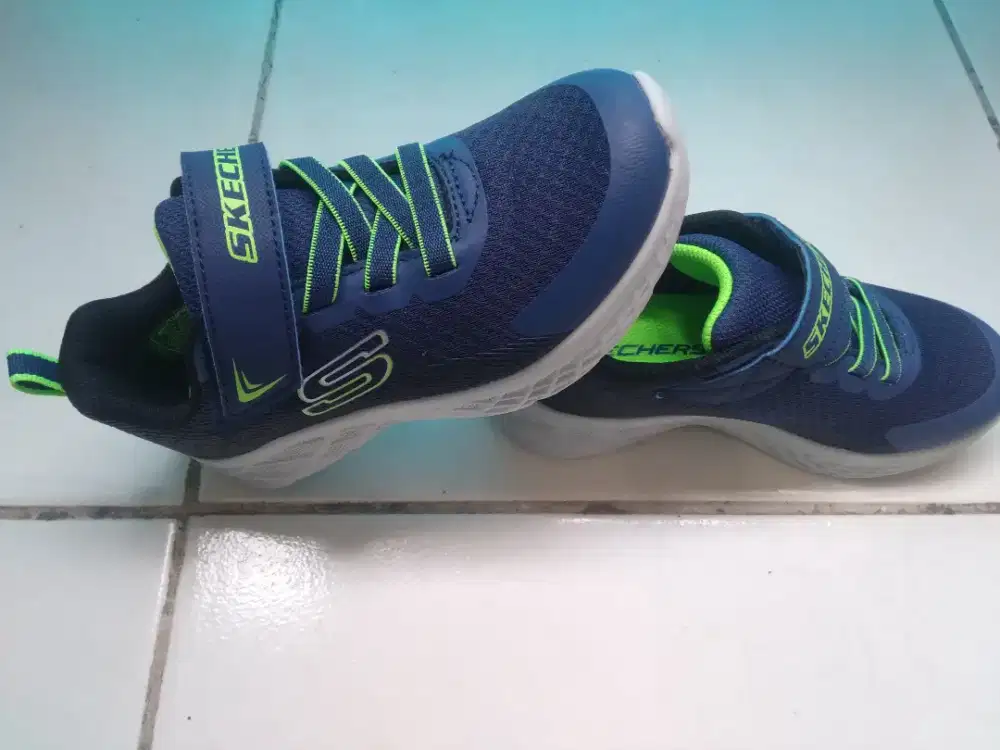 Sepatu anak skechers