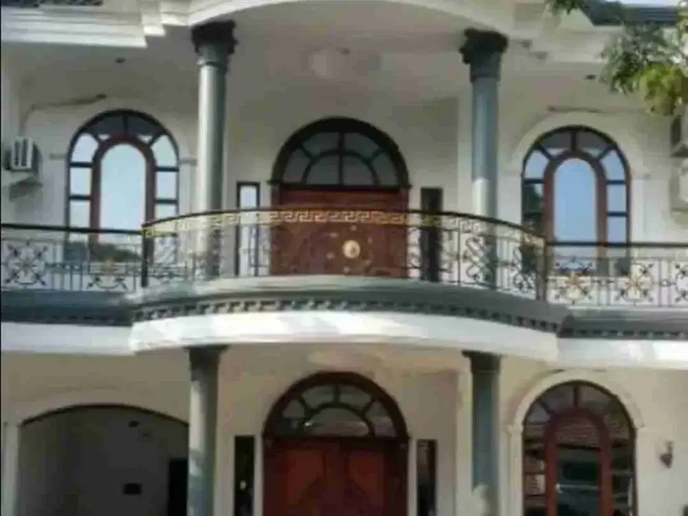 Dijual Murah Rumah di Villa Taman Telaga Citraland Utama Surabaya
