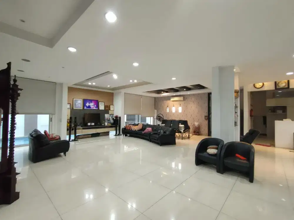 MURAH !! DIJUAL RUMAH MODERN ELIT SUDAH ADA KOLAM RENANG