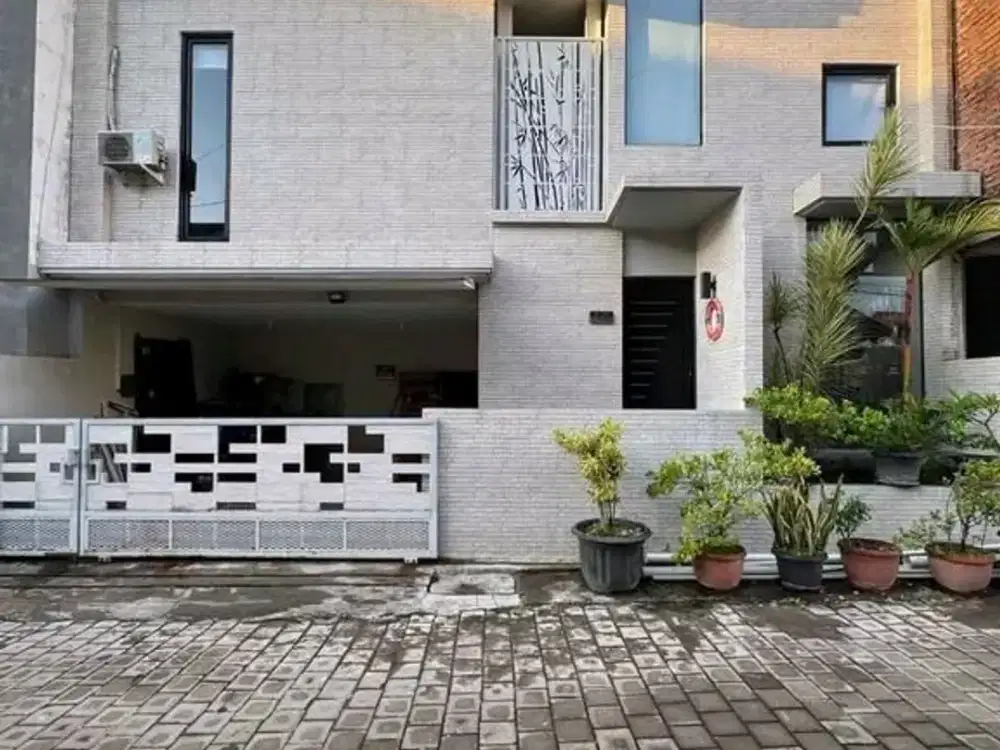 Rumah Fully Furnished 3 Kamar Tidur Dijual di Kerobokan Area