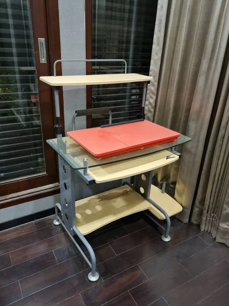 Dijual Meja Komputer