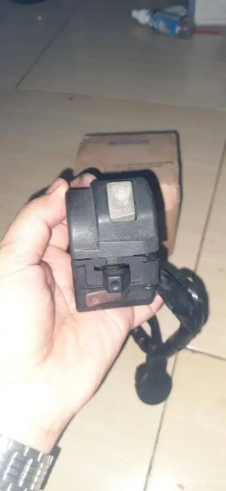 saklar kiri/lampu vixion NVL