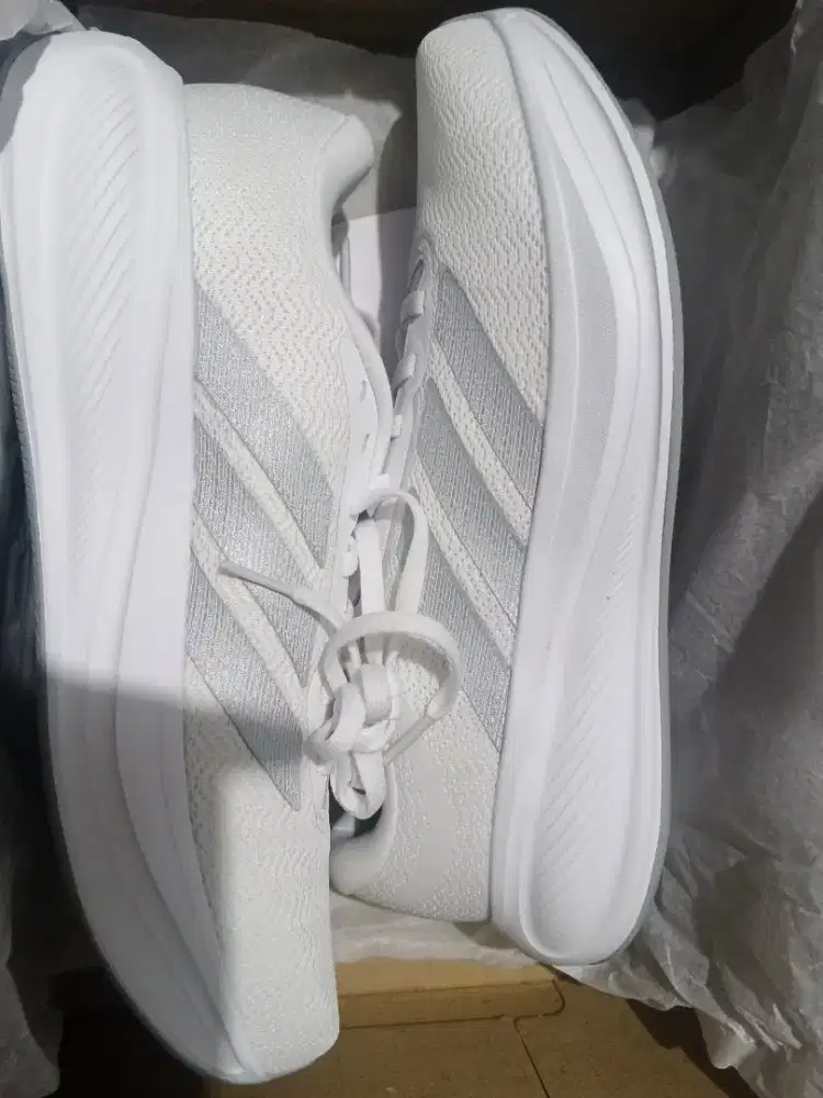 Sepatu running adidas response runner 2