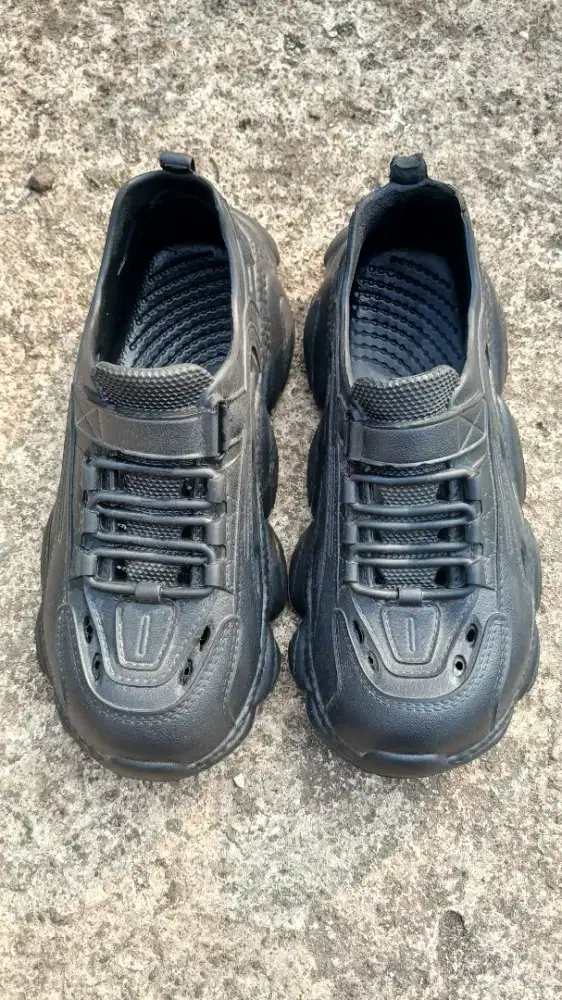 SEPATU SANTAI PRIA
