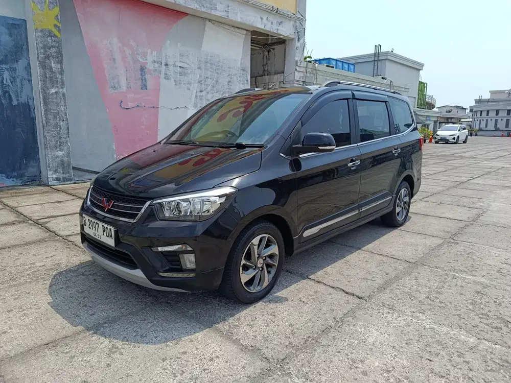 Wuling Confero S at hitam 2021 Dp murah