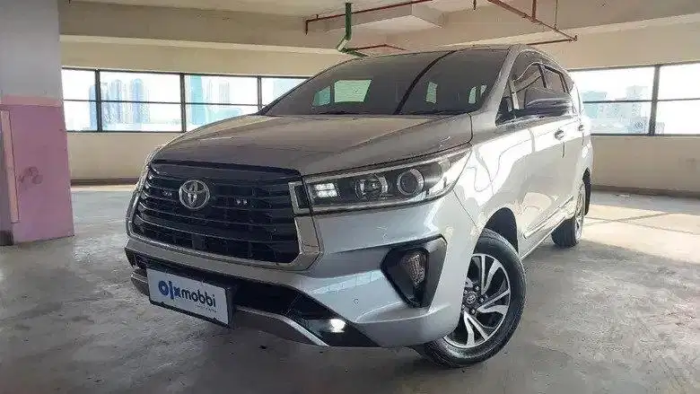 DP RENDAH - Toyota Kijang Innova 2.4 V Solar-AT 2021