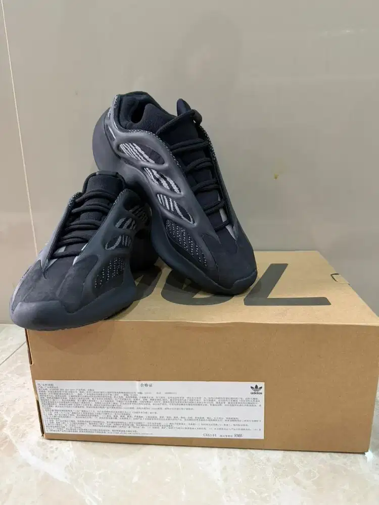 Yeezy 700 V3 Black Alvah
