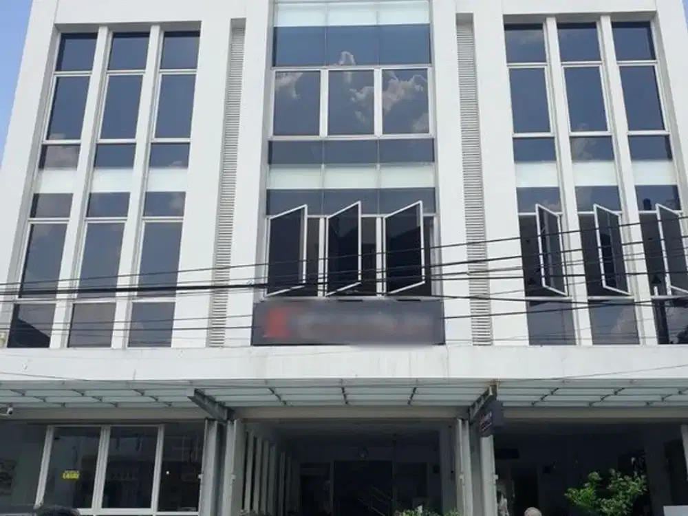 Disewakan Gedung 4 Lantai Strategis Jln Pakuningratan Siap Pakai untuk Kantor, Klinik, atau Bisnis Premium Anda.