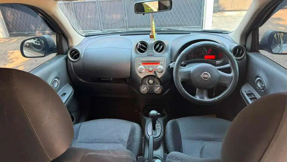 Nissan March 2011 Bensin