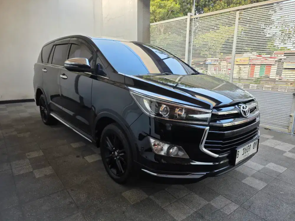Innova Venturer 2.0cc Matic thn 2018