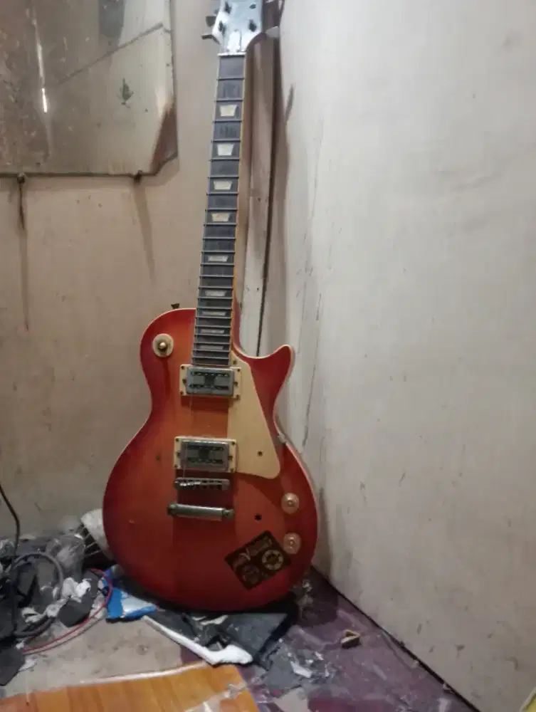 Ayo di jual gitar listrik KLO minat telpon segera
