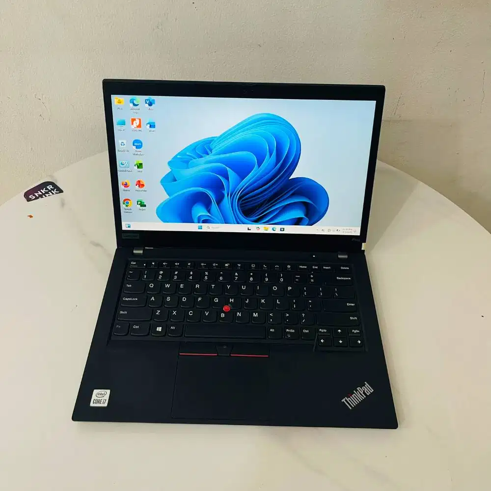 LAPTOP GAMING & EDITING LENOVO I7 GEN10 16/512 14 INCH VGA P520 *ECM