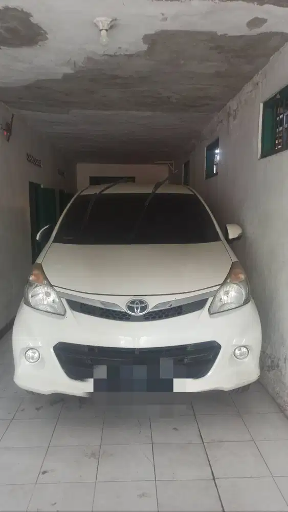 Toyota avanza veloz MT,putih 2014.