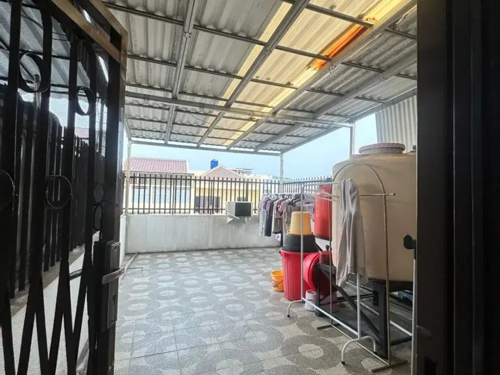 Dijual Ruko 4 lantai di Taman Sari Semi Furnished