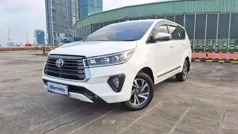 DP RENDAH - Toyota Kijang Innova 2.4 V Solar-AT 2021
