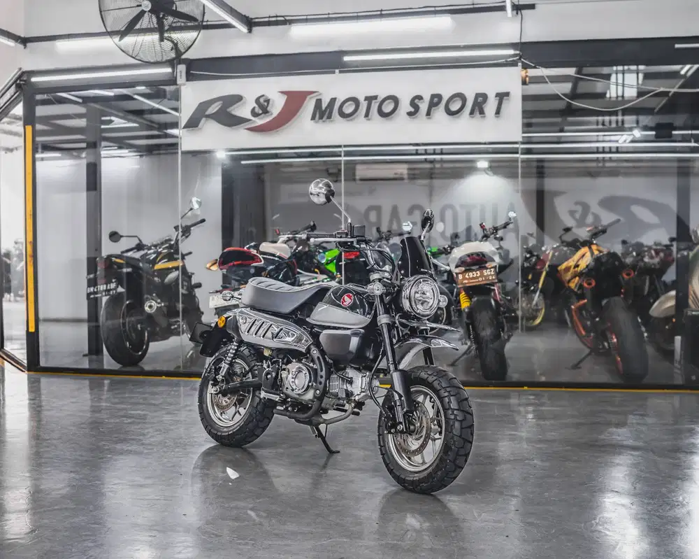 Honda Monkey Km 900 perak an warna Hitam