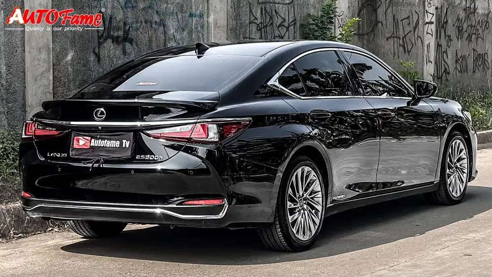 Lexus ES300h Ultra Luxury 2.5 Hybrid Technology NIK 2018