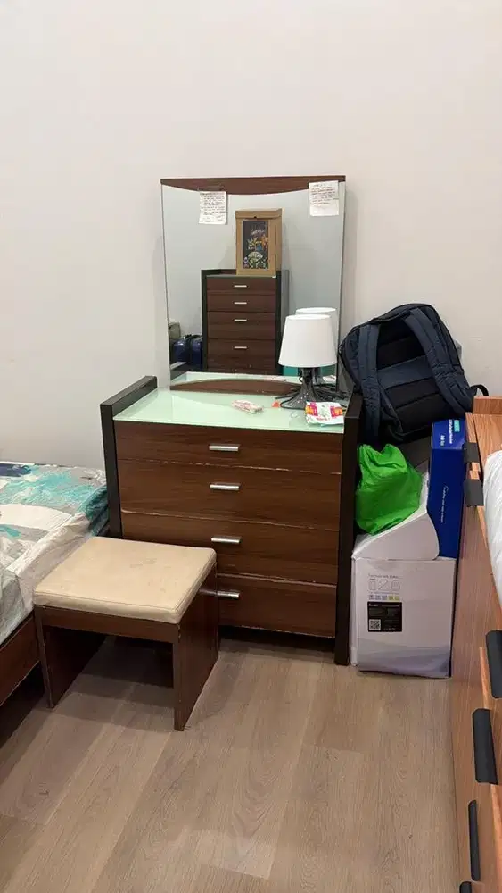 1 set kasur ranjang meja rias