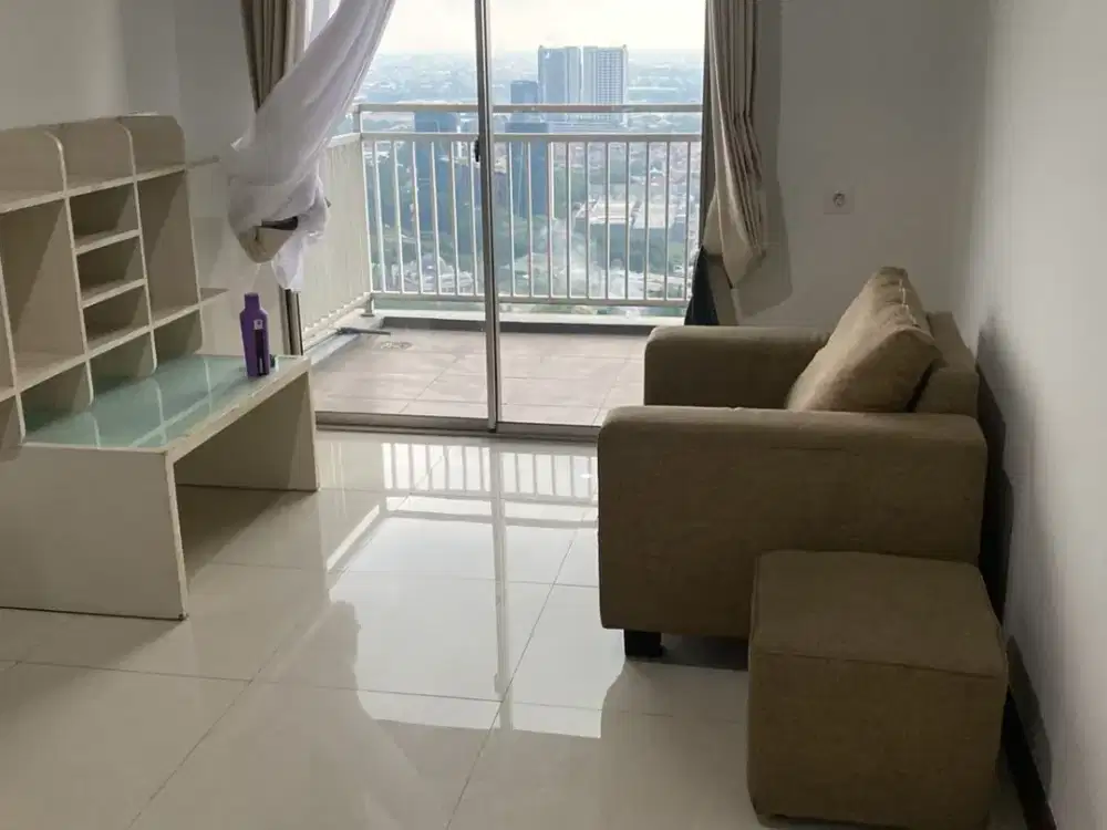 DISEWAKAN UNIT APARTEMEN RAPI  FULL FURNISH LOKASI SUPER STRATEGIS!