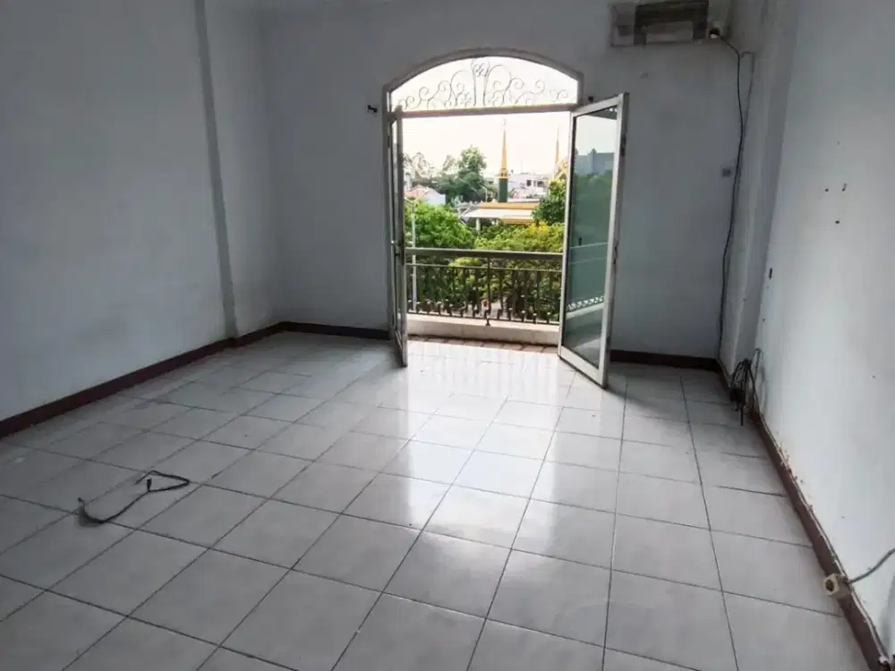 Disewakan Ruko Miami 3 Lantai – Lokasi Strategis Siap Pakai!