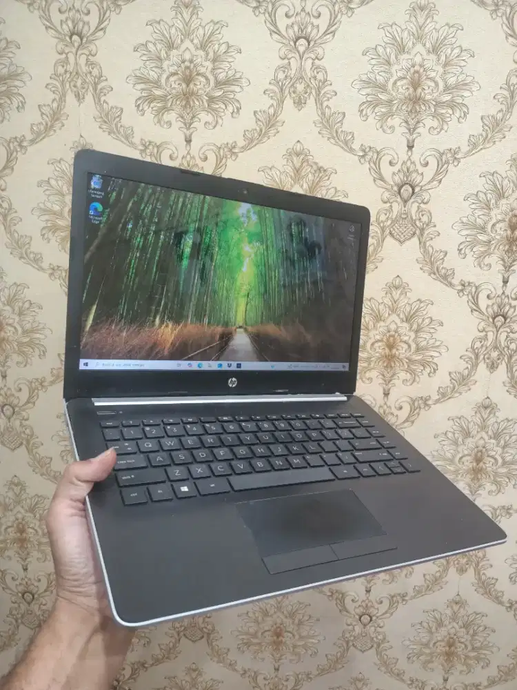Hp laptop 14-cm0xxx ram 4 SSD 256 minus ada pecah sperti d foto