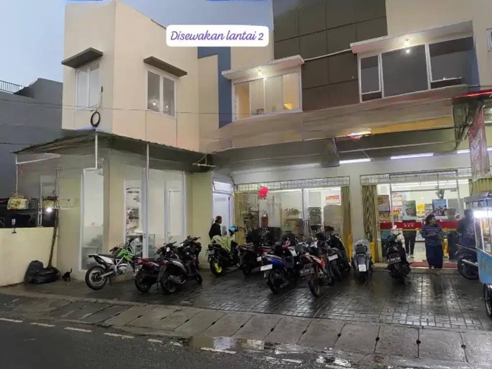 Disewakan ruko di lantai 2 diatas minimarket lokasi ramai di pasar rebo jakarta timur