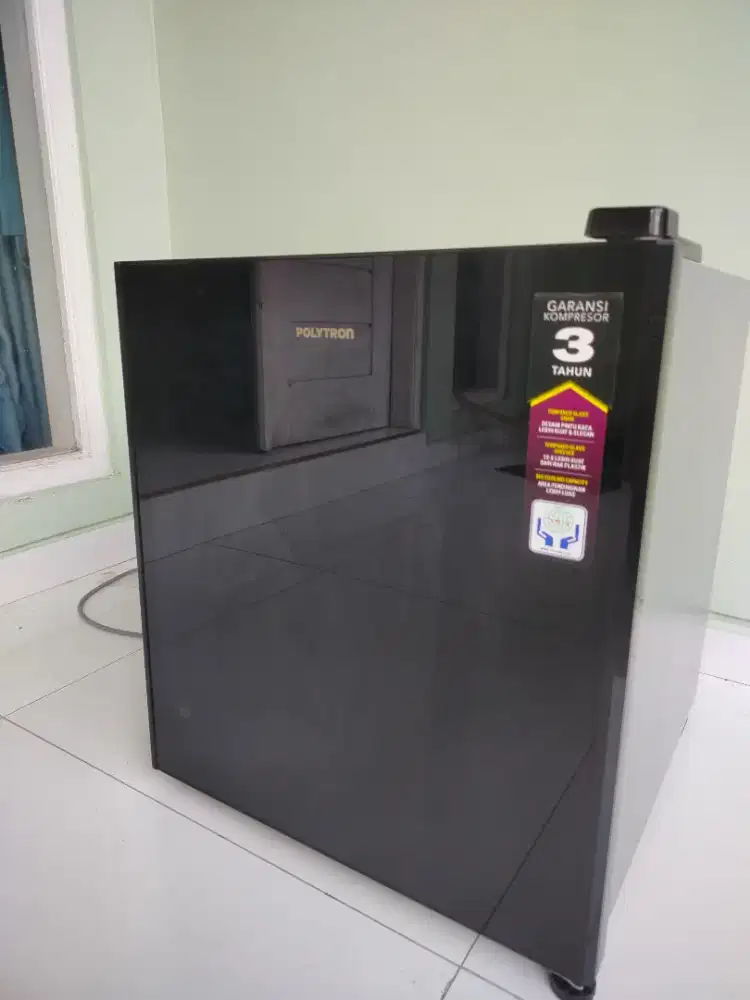 Kulkas portabel 1 pintu seri Polytron Kulkas Mini PRH 51X
