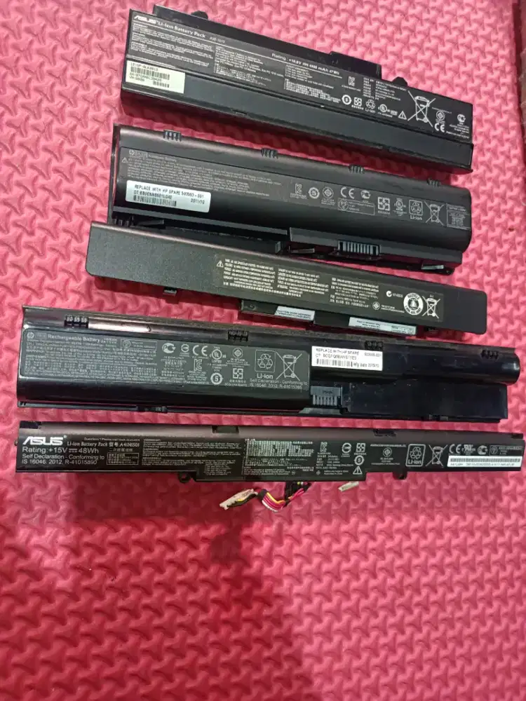 Baterai laptop bekas dan rusak