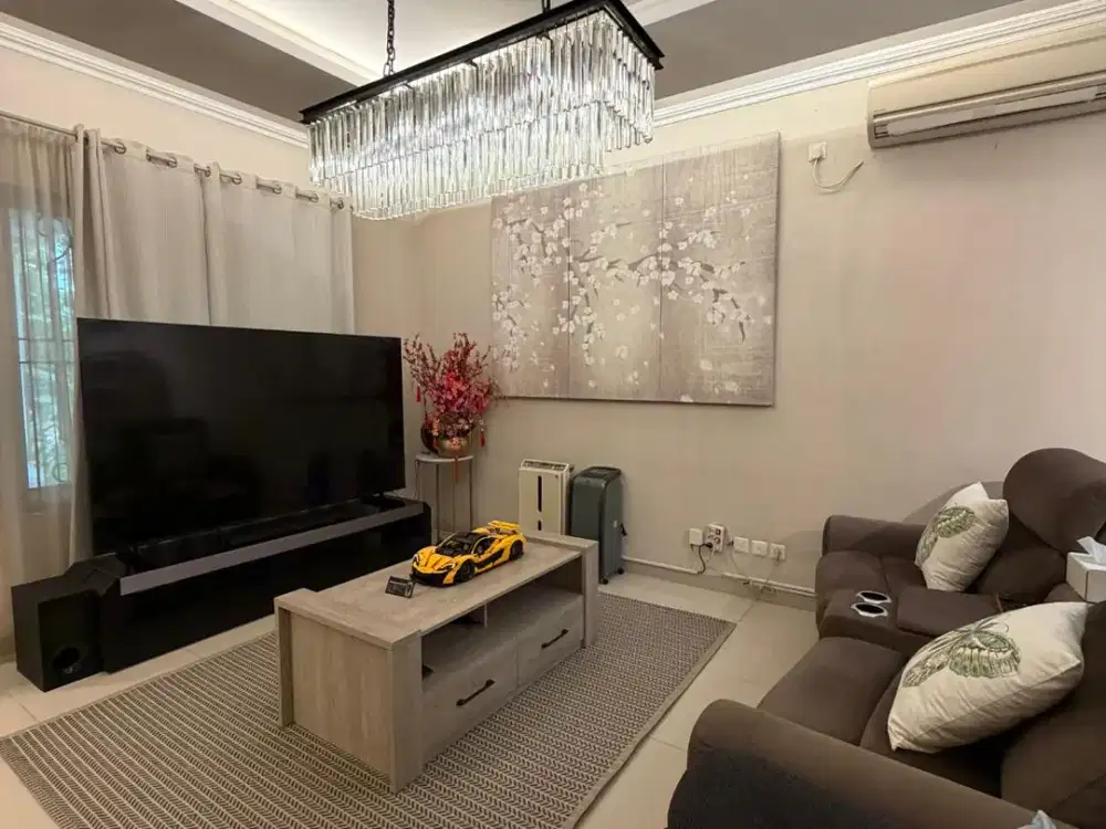 Rumah DE MANSION ALAM SUTERA Full Furnished 3 Lantai shm bisa kpr