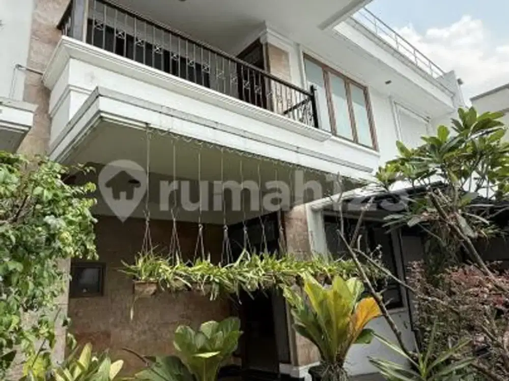 Dijual Rumah Kokoh dan Luas Bangunan Mandiri (Posisi Badan) Semi Furnished di Puspita Loka BSD