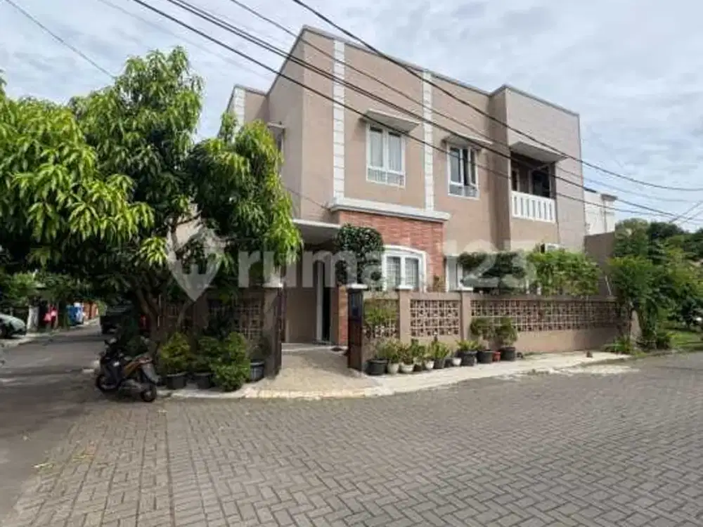 Termurah!! Dijual Cepat Rumah Cantik 2,5 Lantai, Bagus, Terawat Banyak Bukaan Udara di Nusaloka BSD Tangerang Selatan