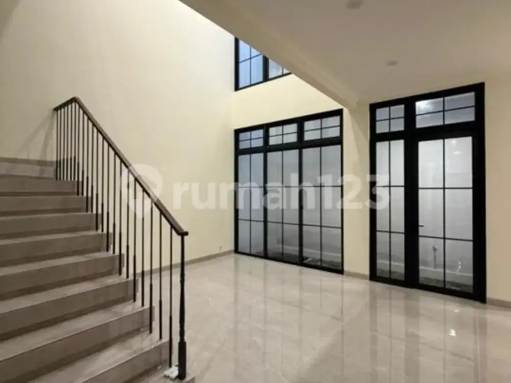 Dijual Rumah Cantik Type 8X15 Siap Huni di Summarecon Cluster Louise