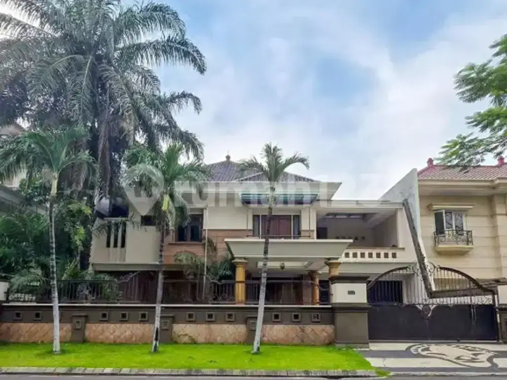 Dijual Rumah Mewah Classic Modern Pakuwon Indah Main Road