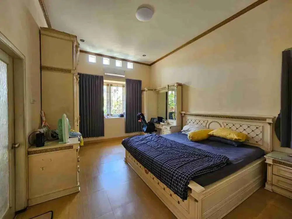 Dijual atau Disewakan Rumah Sutorejo Surabaya Timur Semi Furnished